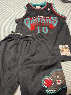 Mitchell & Ness Black Hardwood Classics Jersey with Multicolor Patch